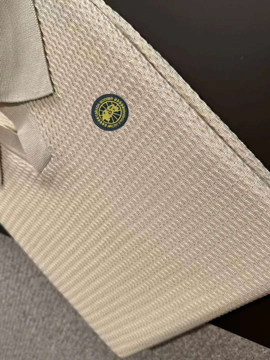 Next day shipment P300 High quality Big Goose 2025 new summer men's lapel short-sleeved knitted fabric Made of combed cotton yarn knitted cotton fabric, pure cotton high-weight special yarn, it feels full of weight when weighed, and the upper body is more textured than ordinary knitted fabrics. This texture can cope with the weather. Perfectly produced stitch by stitch according to the original version! Show nobility. Sizes: M to 3XL